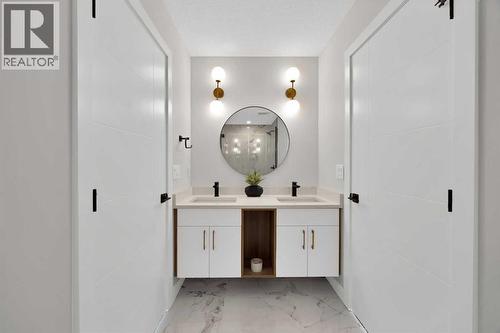 351 Waterford Grove, Chestermere, AB - Indoor Photo Showing Bathroom