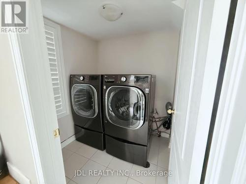 1374 Granrock Crescent, Mississauga, ON - Indoor Photo Showing Laundry Room