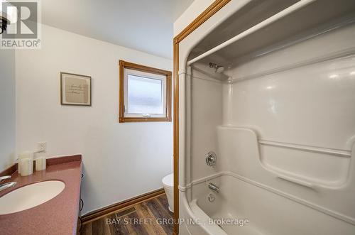 47 Cecil Street, St. Catharines, ON - Indoor Photo Showing Bathroom