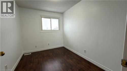 Spare room with dark wood-type flooring and a textured ceiling - 66 Glamis Road Unit# 33, Cambridge, ON - Indoor Photo Showing Other Room