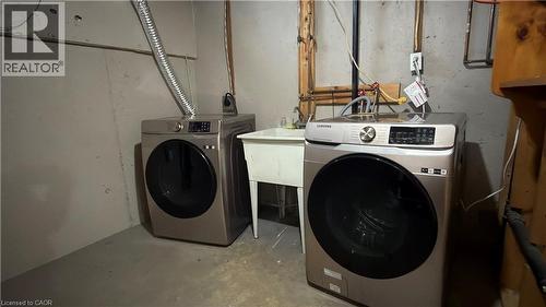 Laundry area featuring washing machine and dryer and unfinished concrete flooring - 66 Glamis Road Unit# 33, Cambridge, ON - Indoor Photo Showing Laundry Room