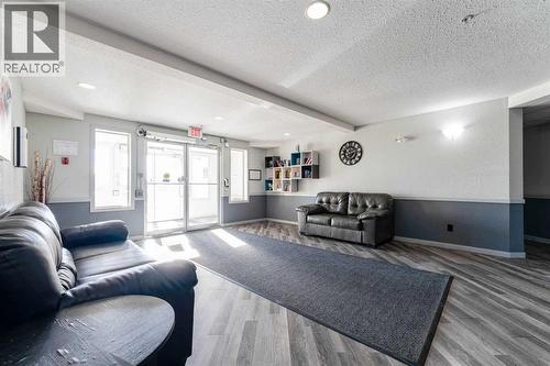 102, 1717 60 Street Se, Calgary, AB - Indoor Photo Showing Living Room