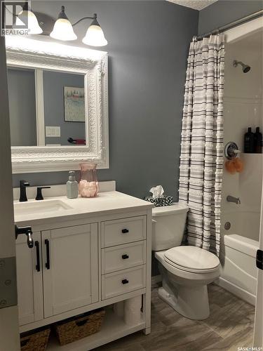 394 Standard Street, Pennant, SK - Indoor Photo Showing Bathroom