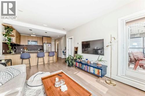 120, 707 4 Street Ne, Calgary, AB - Indoor Photo Showing Living Room