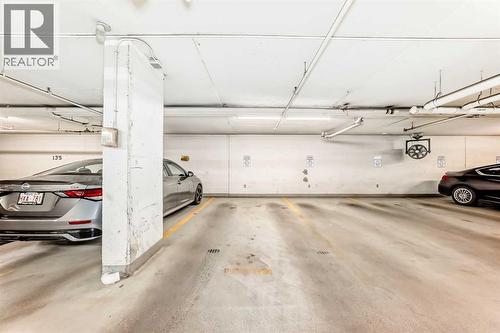 120, 707 4 Street Ne, Calgary, AB - Indoor Photo Showing Garage
