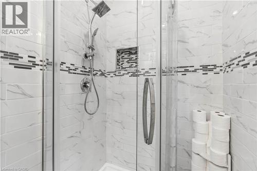 197 Wentworth Street S, Hamilton, ON - Indoor Photo Showing Bathroom