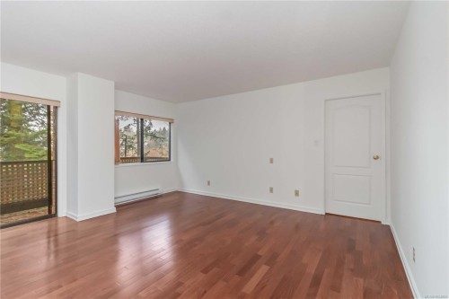 1-981 Fir Tree Glen, Saanich, BC 