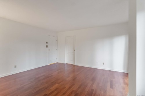 1-981 Fir Tree Glen, Saanich, BC 