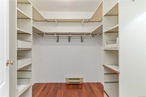 1-981 Fir Tree Glen, Saanich, BC 