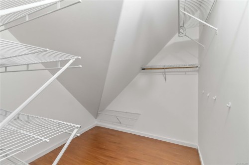 1-981 Fir Tree Glen, Saanich, BC 