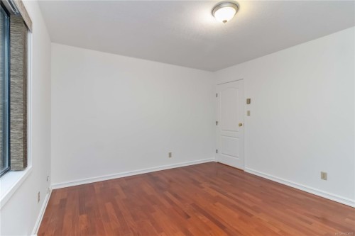 1-981 Fir Tree Glen, Saanich, BC 