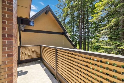 1-981 Fir Tree Glen, Saanich, BC 