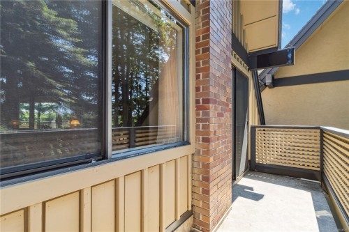 1-981 Fir Tree Glen, Saanich, BC 