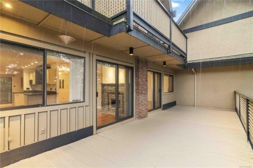 1-981 Fir Tree Glen, Saanich, BC 