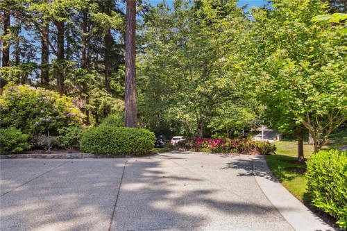 1-981 Fir Tree Glen, Saanich, BC 