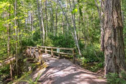 1-981 Fir Tree Glen, Saanich, BC 