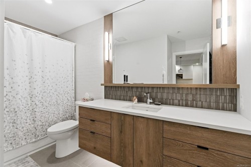 304-950 Whirlaway Cres, Langford, BC - Indoor Photo Showing Bathroom