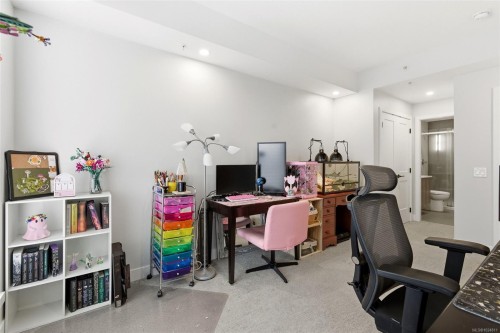 304-950 Whirlaway Cres, Langford, BC - Indoor Photo Showing Office