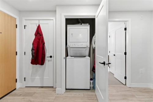 304-950 Whirlaway Cres, Langford, BC - Indoor Photo Showing Laundry Room