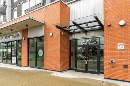 304-950 Whirlaway Cres, Langford, BC - Outdoor