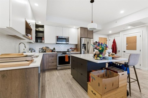 304-950 Whirlaway Cres, Langford, BC - Indoor Photo Showing Kitchen With Upgraded Kitchen