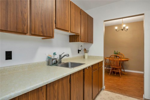 307-611 Macmillan Dr, Sayward, BC - Indoor Photo Showing Kitchen