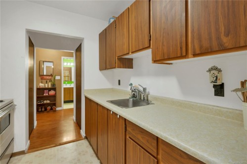307-611 Macmillan Dr, Sayward, BC - Indoor Photo Showing Kitchen