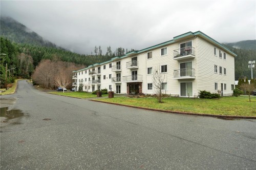 307-611 Macmillan Dr, Sayward, BC - Outdoor With Facade