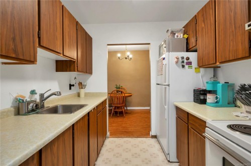 307-611 Macmillan Dr, Sayward, BC - Indoor Photo Showing Kitchen