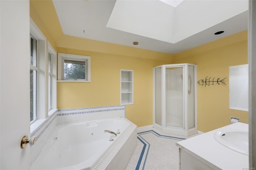 2930 Sea View Rd, Saanich, BC 