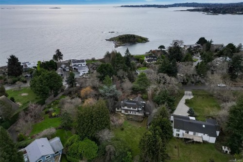 2930 Sea View Rd, Saanich, BC 