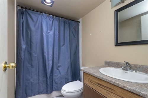 206-3800 Quadra St, Saanich, BC - Indoor Photo Showing Bathroom