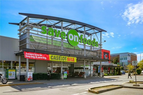 206-3800 Quadra St, Saanich, BC - Outdoor