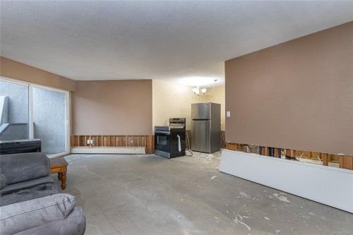 206-3800 Quadra St, Saanich, BC - Indoor