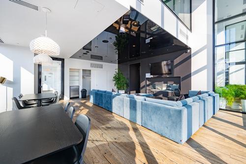 Salle communautaire - 3214-1288 Av. Des Canadiens-De-Montréal, Montréal (Ville-Marie), QC - Indoor With Fireplace