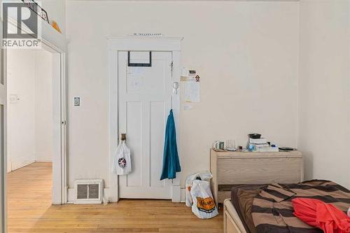 216 15 Avenue Nw, Calgary, AB - Indoor