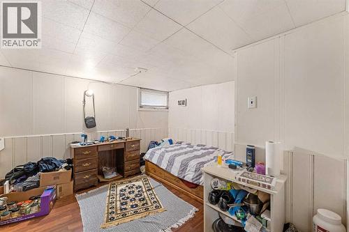 216 15 Avenue Nw, Calgary, AB - Indoor Photo Showing Bedroom