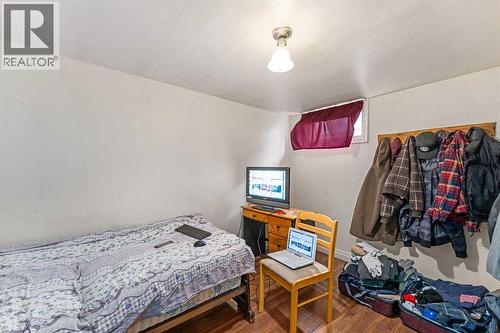216 15 Avenue Nw, Calgary, AB - Indoor Photo Showing Bedroom