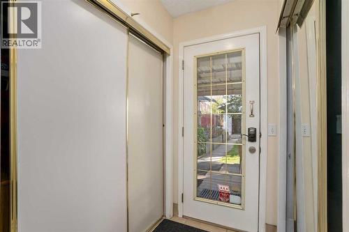 218 15 Avenue Nw, Calgary, AB - Indoor Photo Showing Other Room