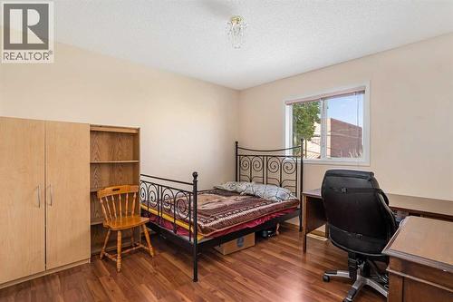218 15 Avenue Nw, Calgary, AB - Indoor Photo Showing Bedroom
