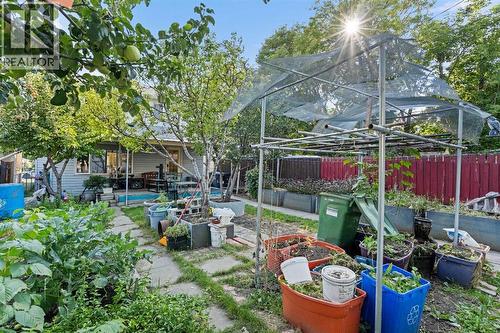 218 15 Avenue Nw, Calgary, AB - Outdoor