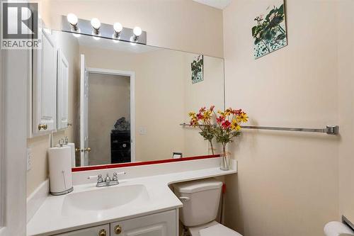 218 15 Avenue Nw, Calgary, AB - Indoor Photo Showing Bathroom