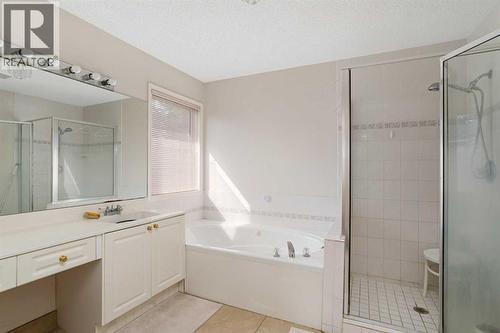 218 15 Avenue Nw, Calgary, AB - Indoor Photo Showing Bathroom