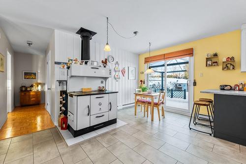 Coin-repas - 435 Rue Frontenac, Saint-Jean-Sur-Richelieu, QC - Indoor