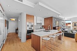 616-131 Ch. Bates  Mont-Royal, QC H2V 1B1