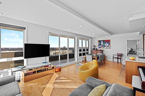 Vue d'ensemble - 616-131 Ch. Bates, Mont-Royal, QC - Indoor Photo Showing Living Room