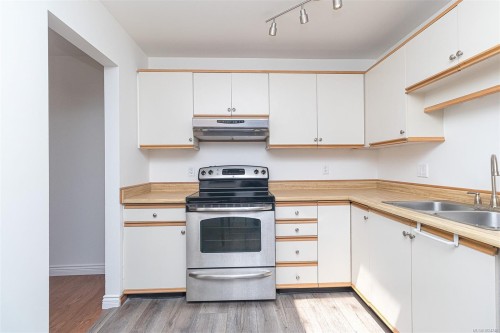 403-1560 Hillside Ave, Victoria, BC - Indoor Photo Showing Kitchen With Double Sink