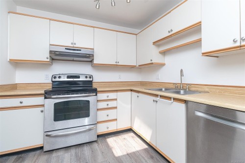 403-1560 Hillside Ave, Victoria, BC - Indoor Photo Showing Kitchen With Double Sink