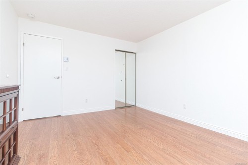 403-1560 Hillside Ave, Victoria, BC - Indoor Photo Showing Other Room