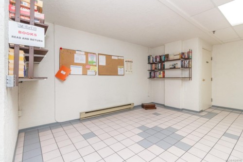 403-1560 Hillside Ave, Victoria, BC - Indoor Photo Showing Other Room
